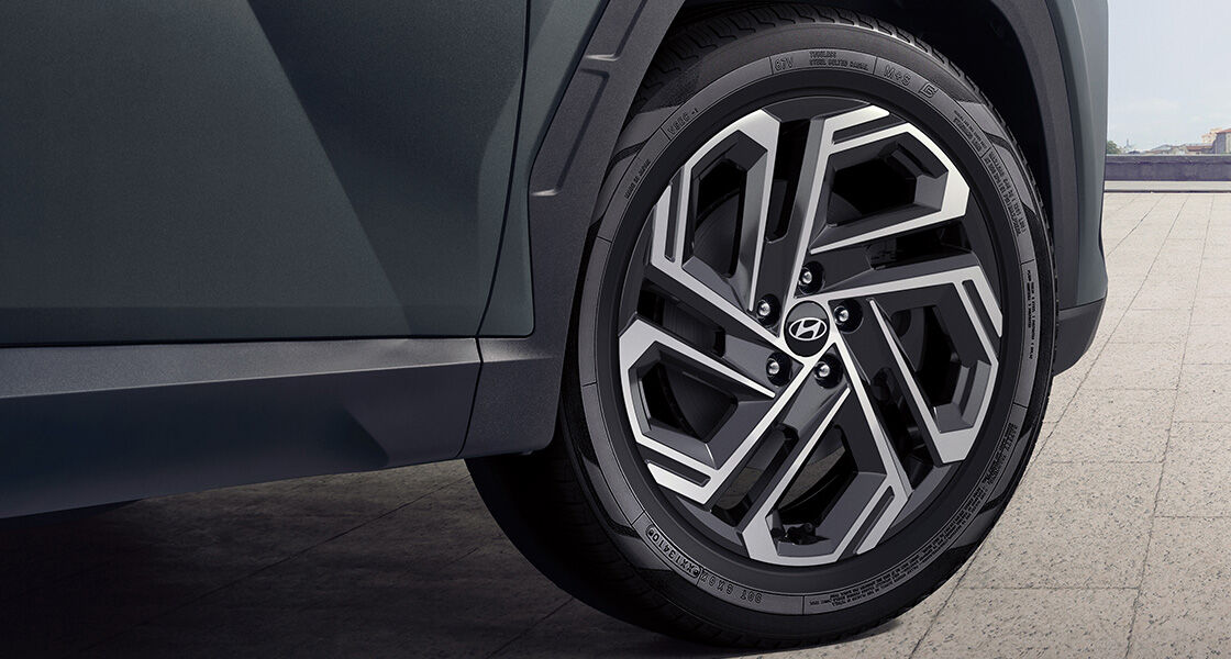 Closer view at the front part of Hyundai car with its logo and grille